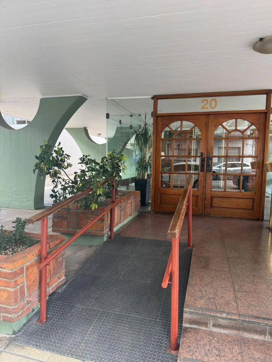 Apartamento de dois ambientes para uso profissional em Villa Luro