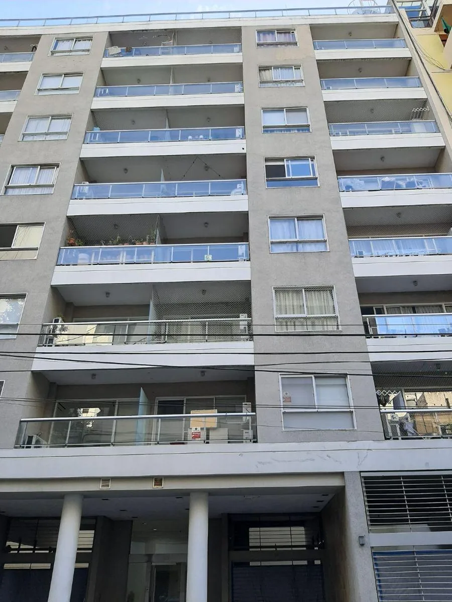 Departamento de 2 ambientes con balcón al frente en Almagro