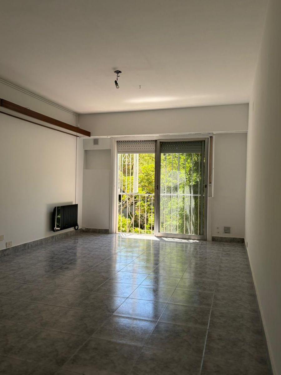 Three-bedroom apartment in Florida