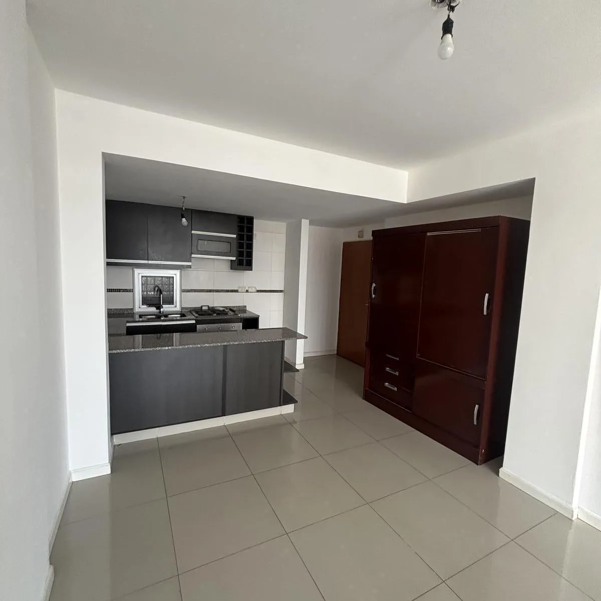 Квартира-студия 30 m² в Flores, окна во двор