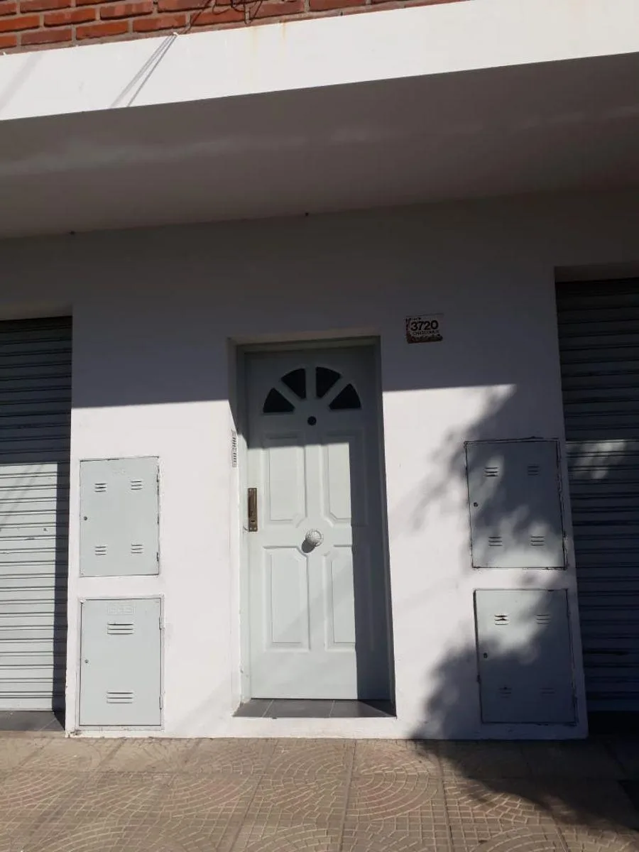 Apartamento tipo duplex com 2 dormitórios em Lanús com vaga de garagem