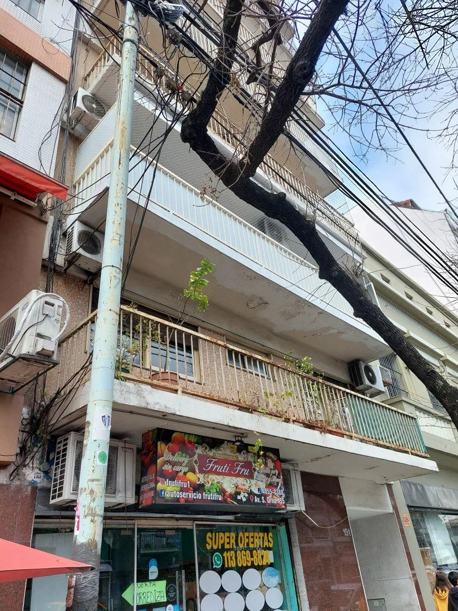 Departamento de 3 ambientes al frente con balcón en Villa Crespo