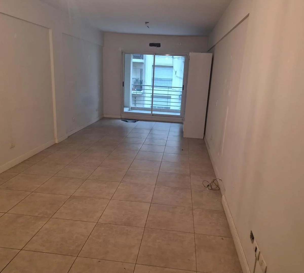 Квартира-студия с балконом на улице в Flores