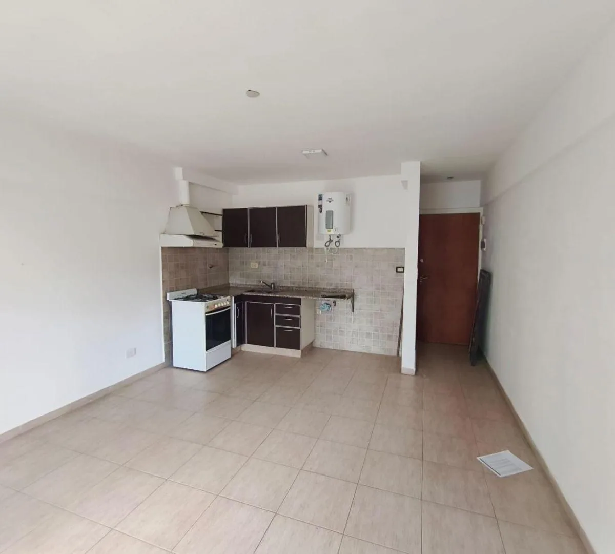 Kitnet em Morón Centro, com varanda