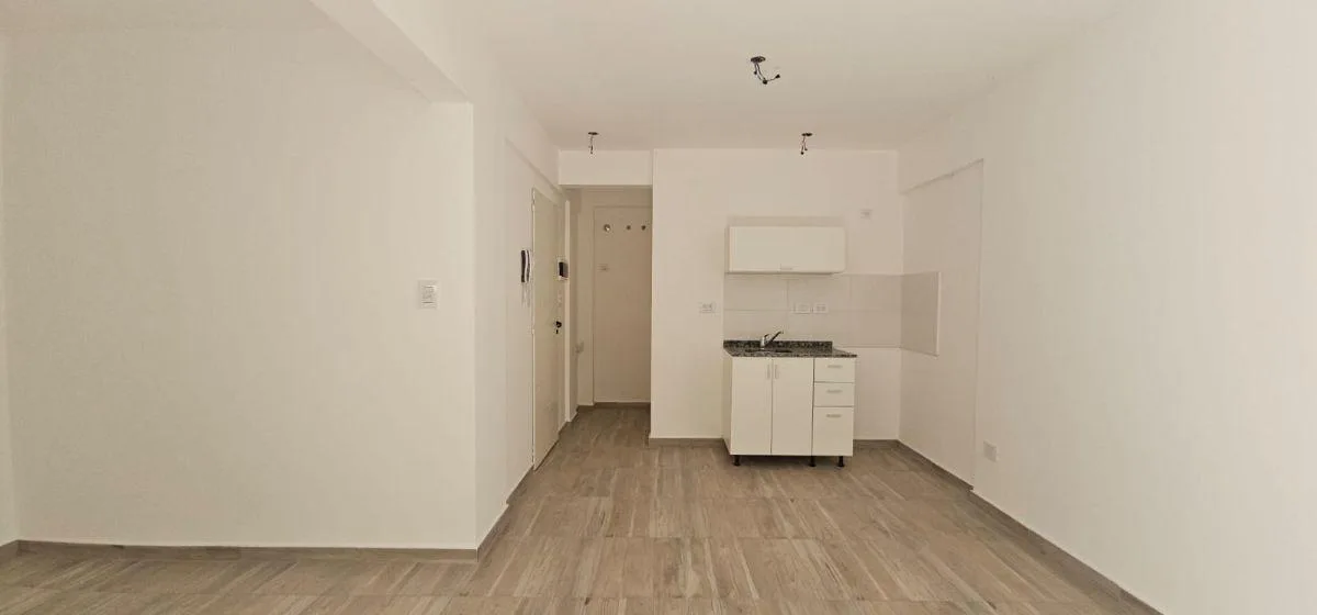 Departamento con patio y cochera en planta baja en Lomas de Zamora