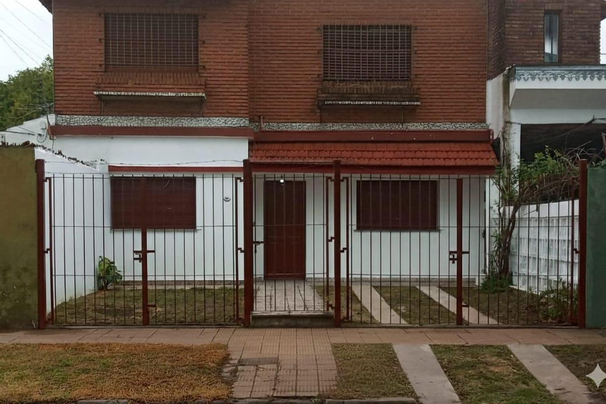 Casa térrea com 2 dormitórios em Hurlingham