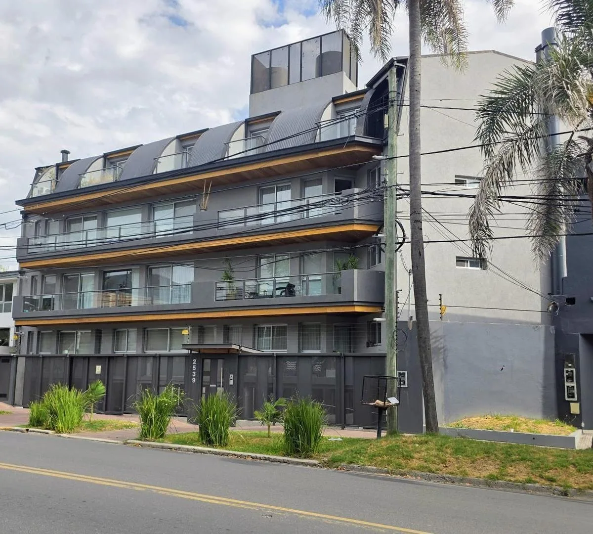 Three-room apartment with 2 bedrooms on Av. Libertador in Victoria