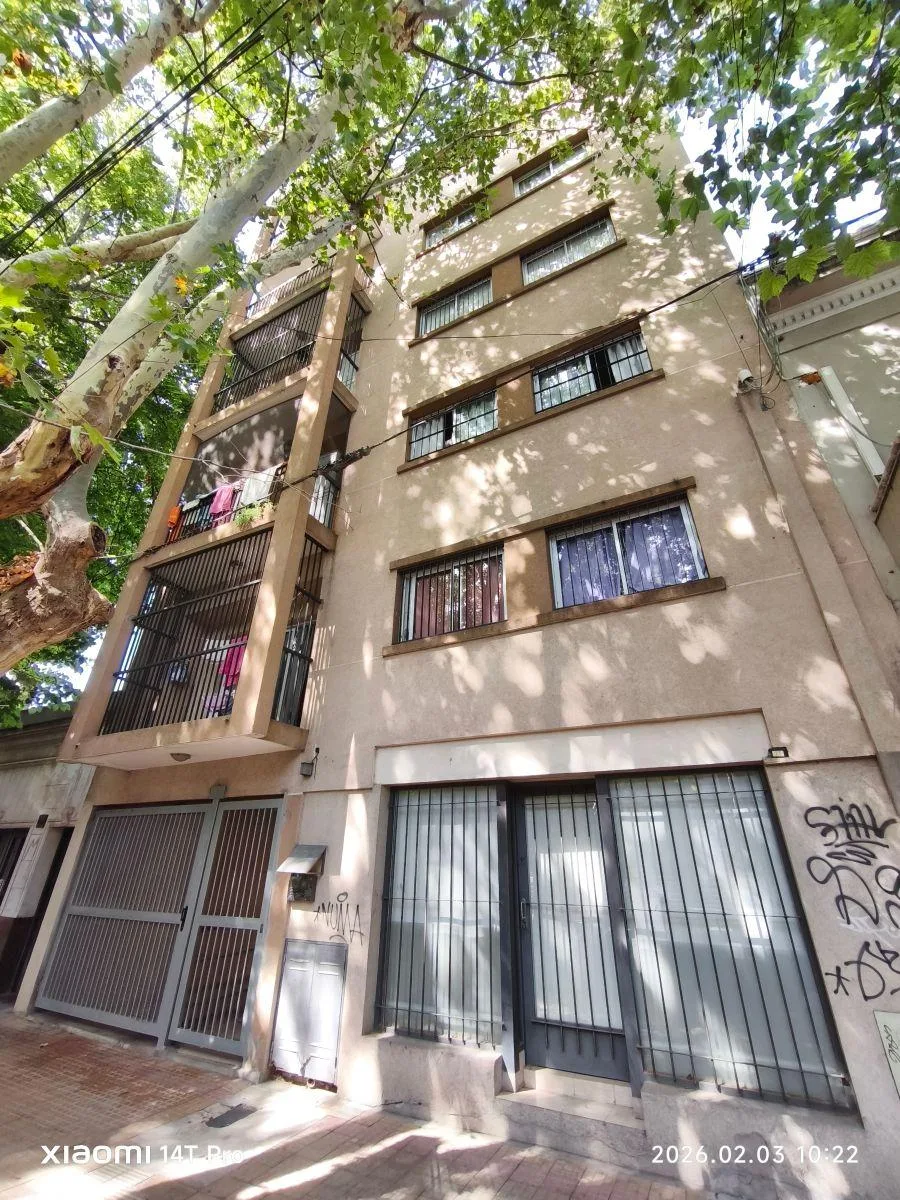 Apartamento de 2 dormitórios com vaga de garagem em La Plata
