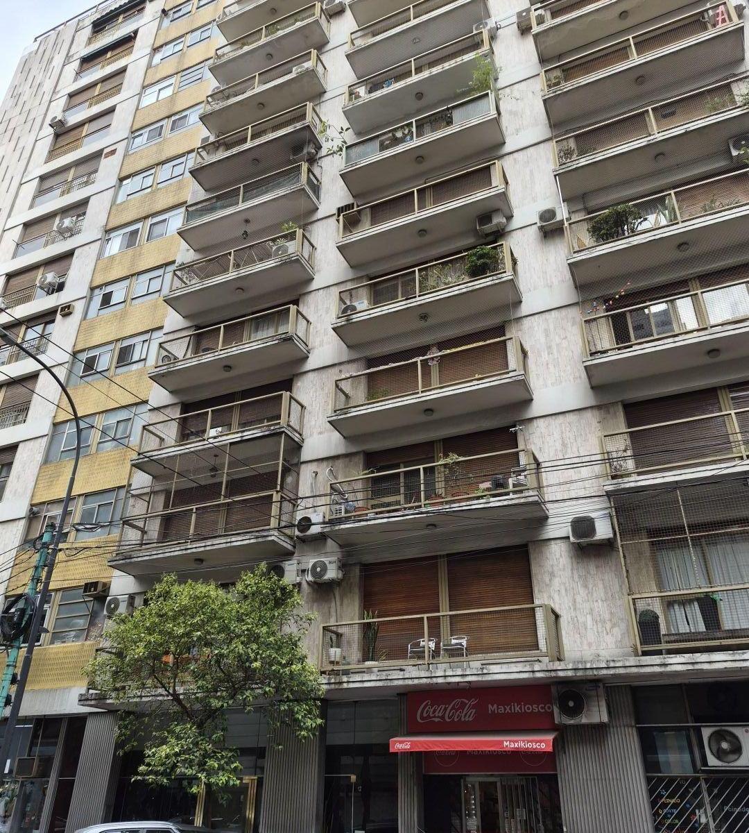 Квартира с 3 спальнями в Caballito, окна на улицу с балконом