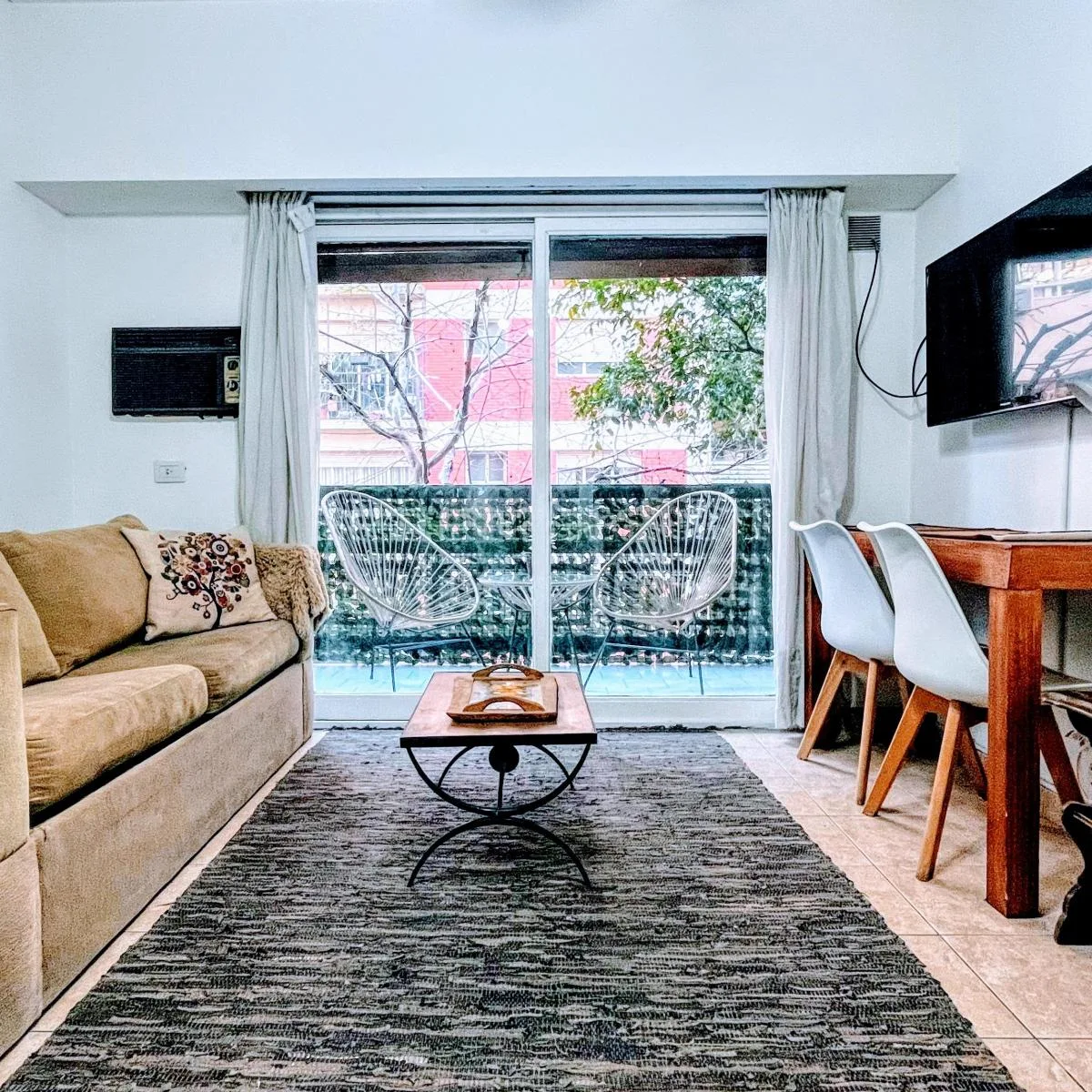 Kitnet mobiliada com varanda em Balvanera