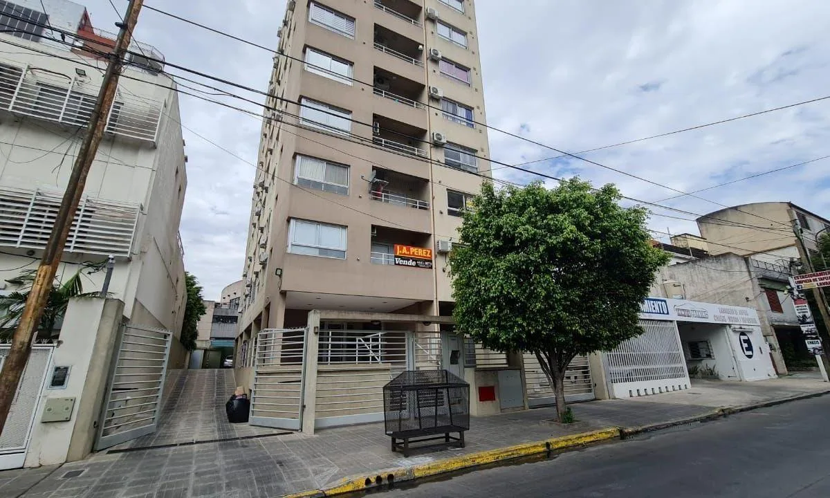 Two-room apartment with covered parking in San Justo (La Matanza)