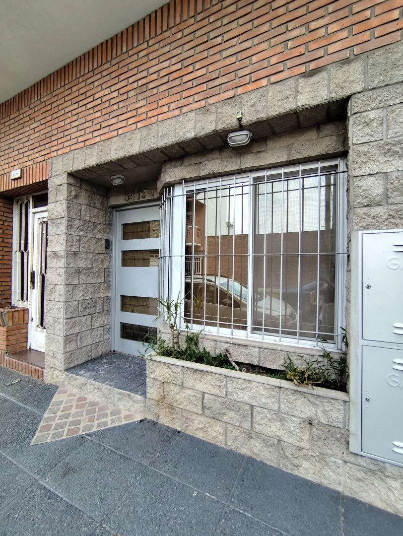 PH de 3 ambientes reformado, térreo de frente em La Matanza