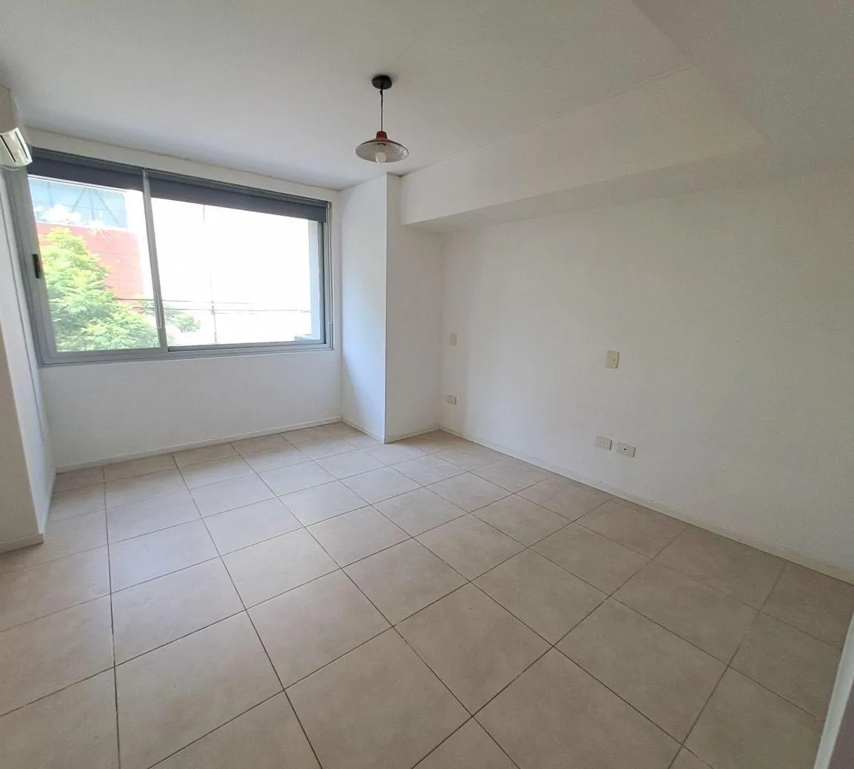 Квартира-студия с окнами на улицу в Almagro