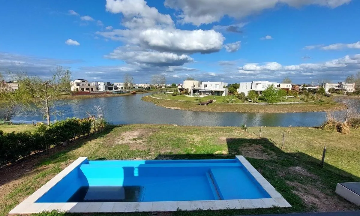 Casa de 5 dormitórios em El Cantón