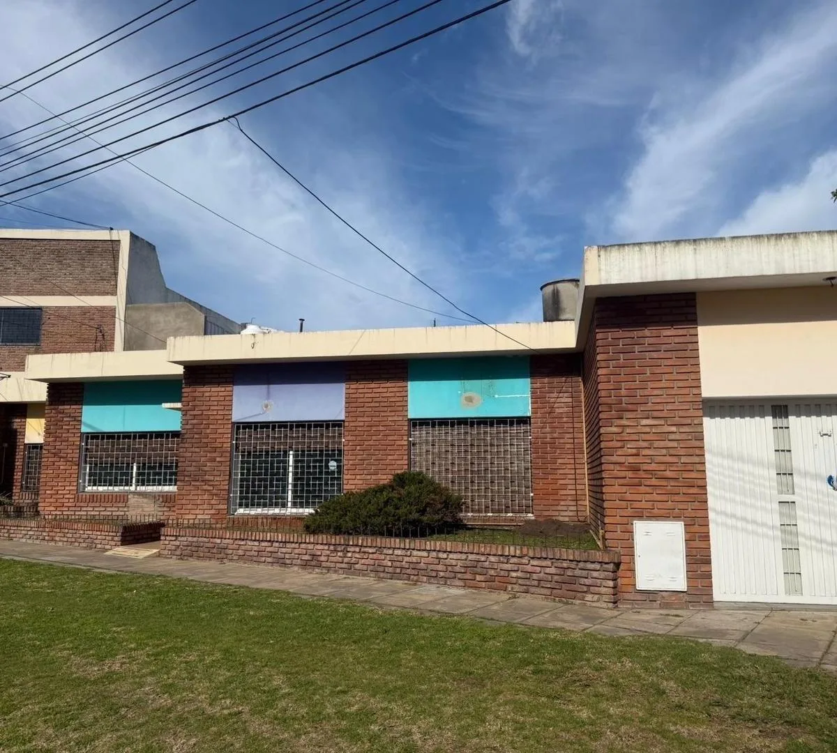 Commercial house, patio and parking