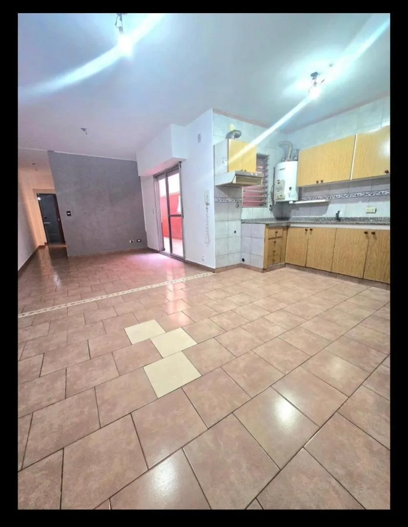 Apartamento de 3 ambientes com pátio em General San Martín