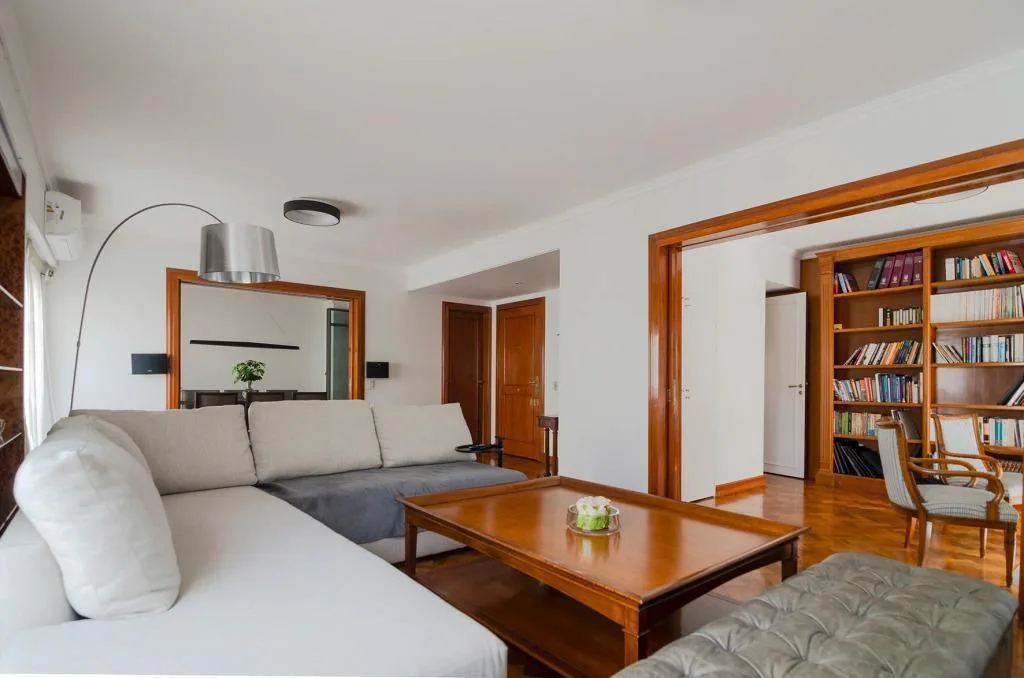 Apartamento de três dormitórios mobiliado em Recoleta