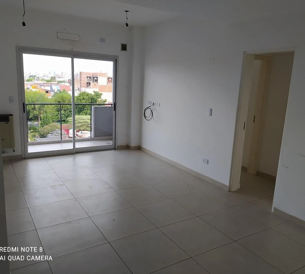Apartamento de três ambientes com varanda em Lanús Oeste