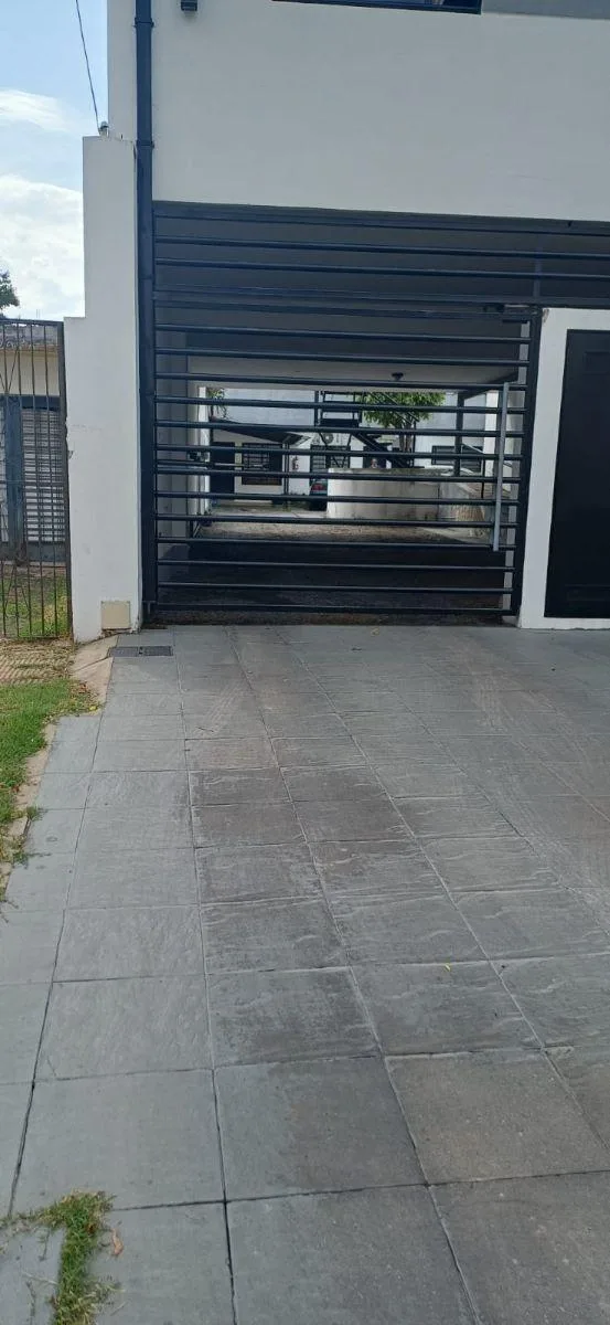 Duplex en complejo de 2 dormitorios en Lomas de Zamora