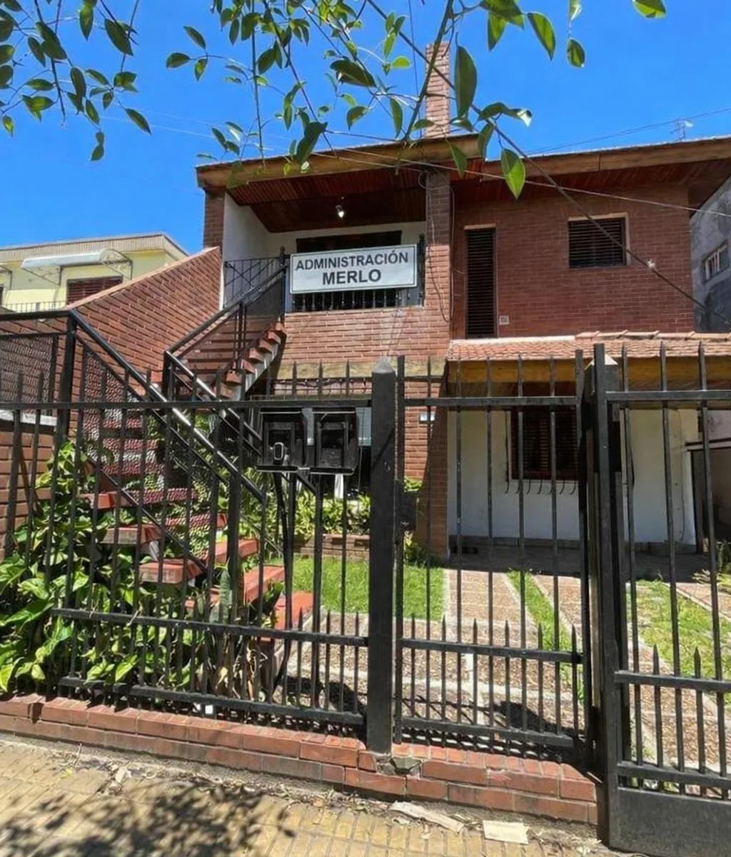 6-room house with covered parking