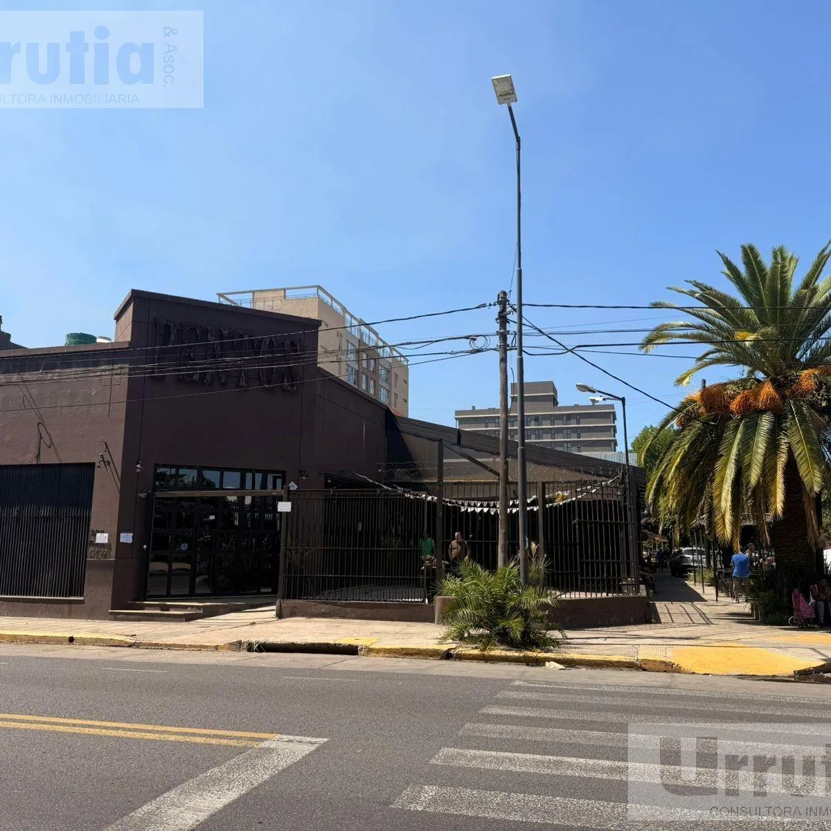 Local Sobre Av Rivadavia Esquina Medrano