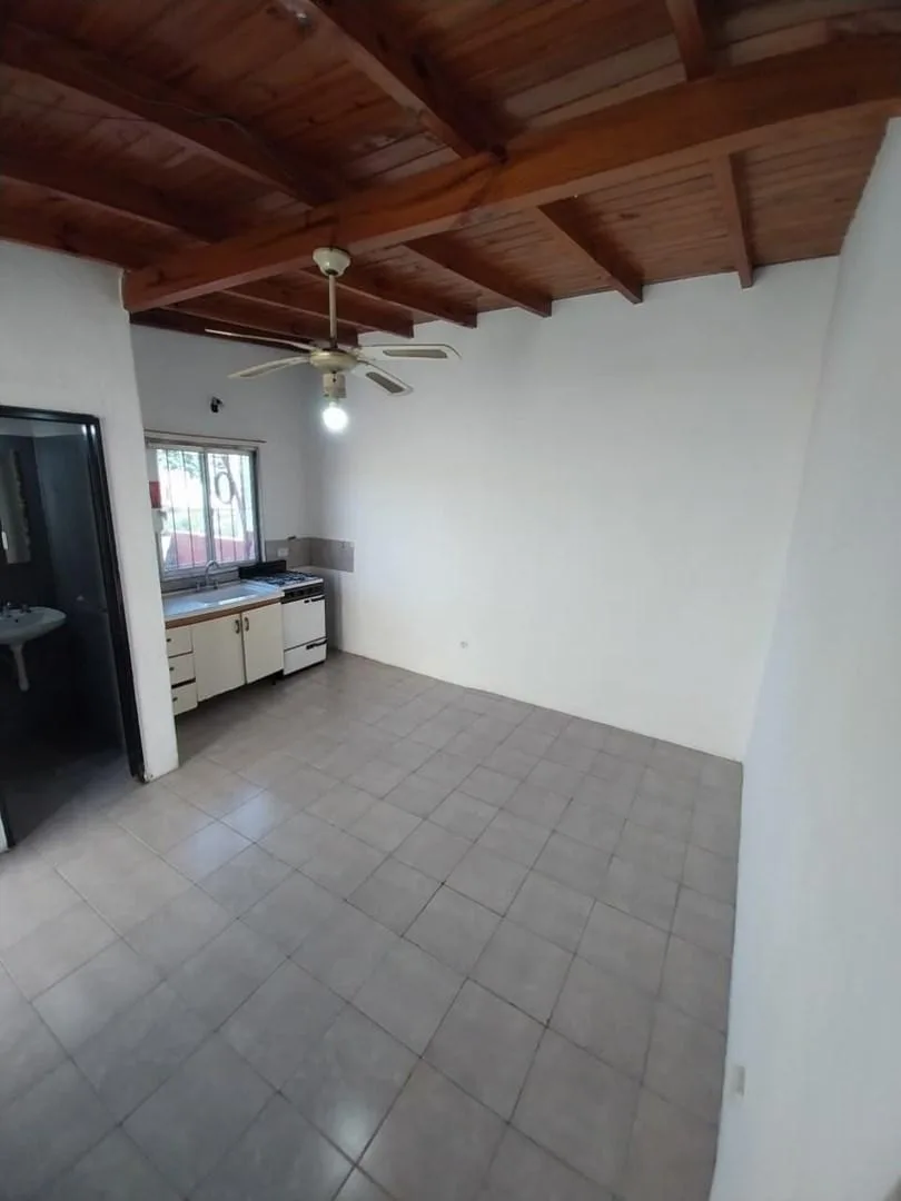 Departamento de 2 ambientes en planta alta con patio y balcón en General Pacheco