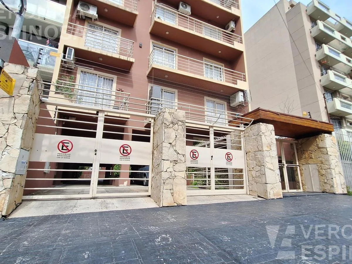 Departamento de 2 ambientes con balcón y cochera en Morón