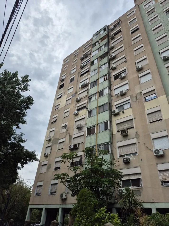 Three-bedroom four-room apartment on the 10th floor in Lomas de Zamora