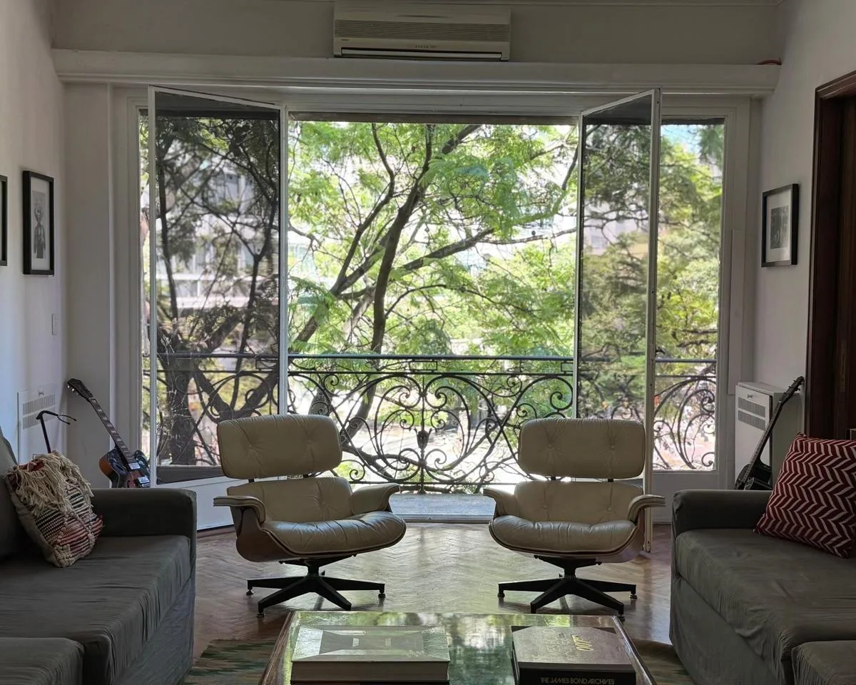 С меблированной четырёхкомнатной квартирой в Retiro у Plaza San Martín