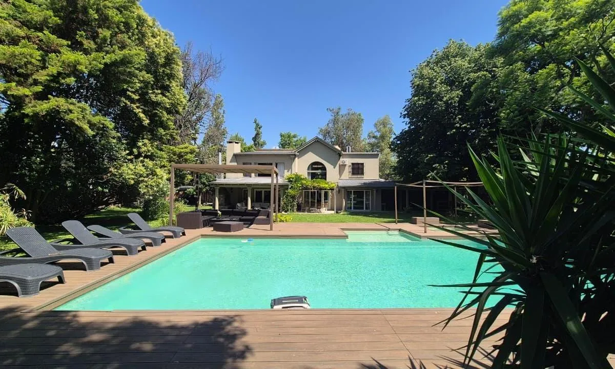 Casa de 5 dormitórios em Tigre com lote de 3.000 m² em Pacheco