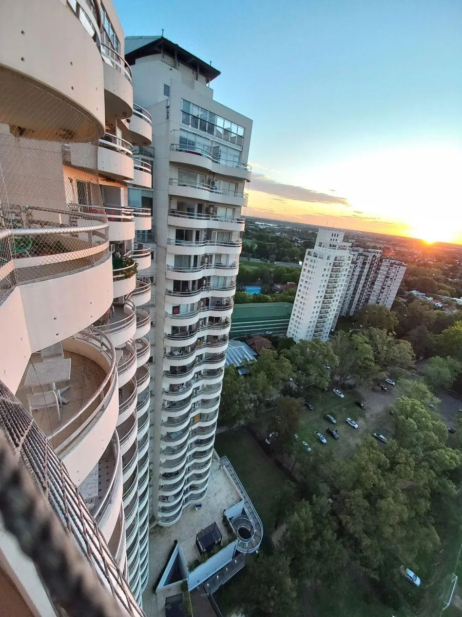 Apartamento de 4 ambientes com 2 a 3 dormitórios no 22º andar em Tigre