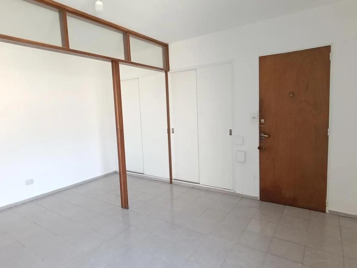 Two-room apartment for professional use in central Morón