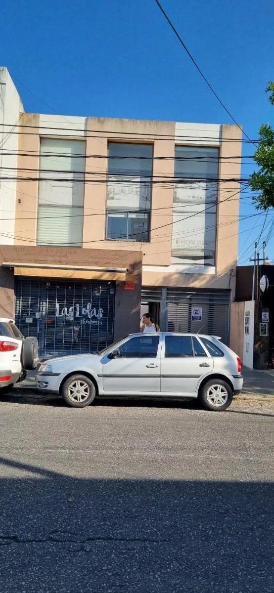 Exccelente Oficina Comercial, Zona Colegios y Comercios de Zona