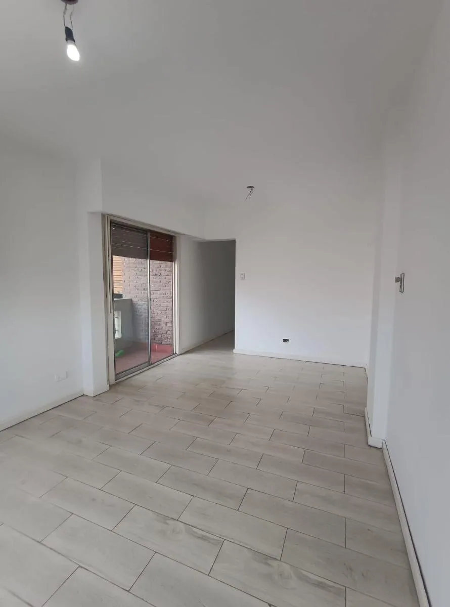 Kitnet com varanda no centro de Avellaneda