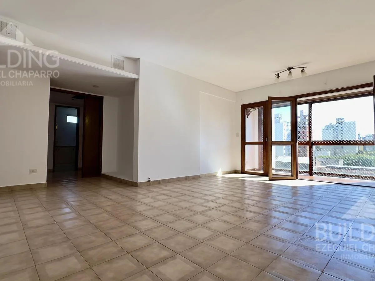 Apartamento de três dormitórios com vaga coberta em La Plata