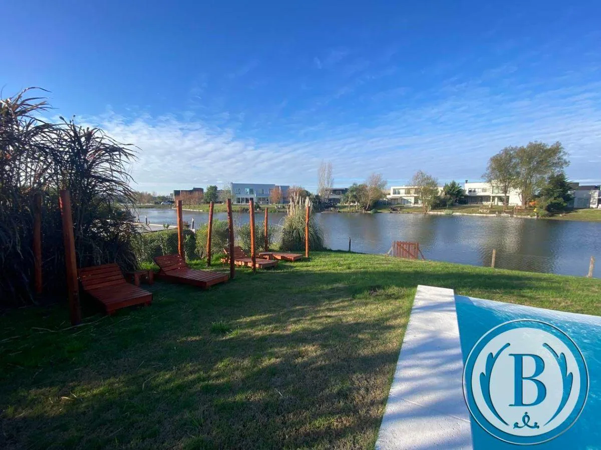Casa mobiliada de 3 dormitórios em Buenos Aires com vista para a laguna
