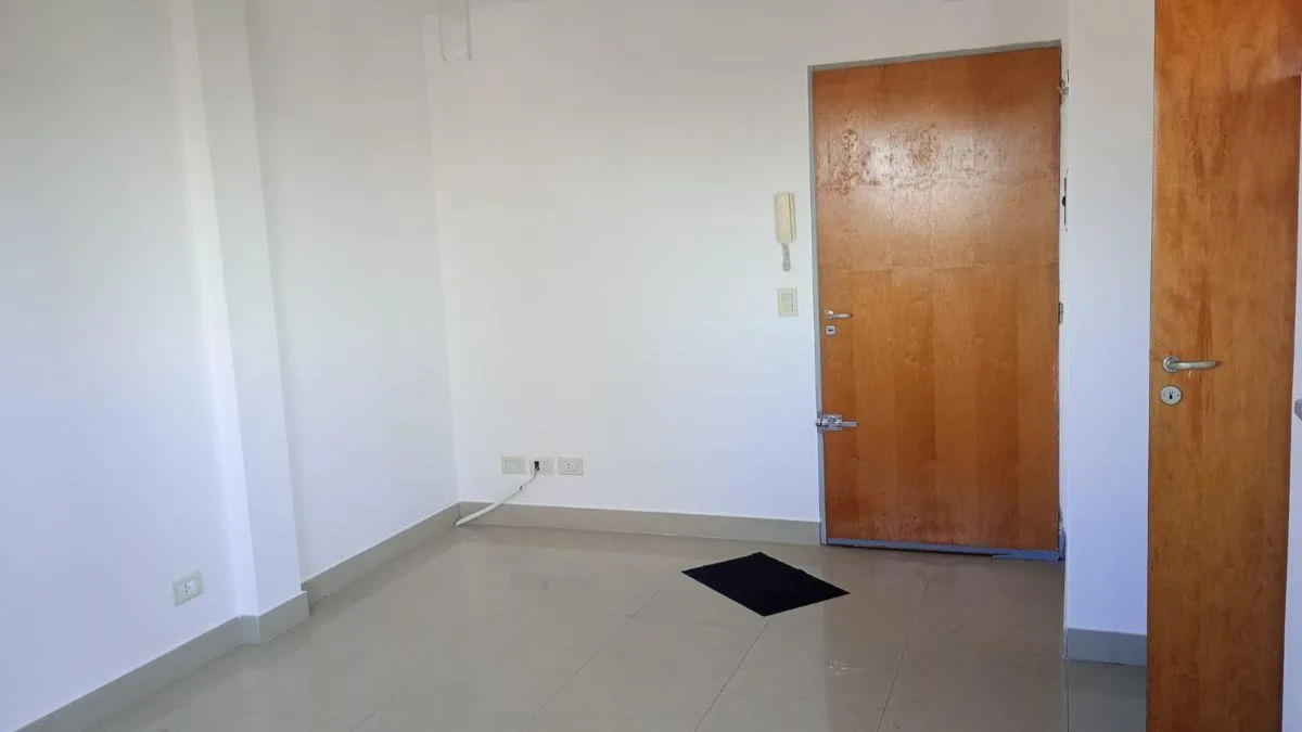 Квартира-студия с (закреплённым) парковочным местом в Lanús