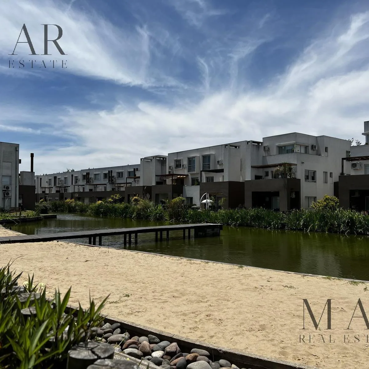 Three-bedroom apartment with garden in Tigre