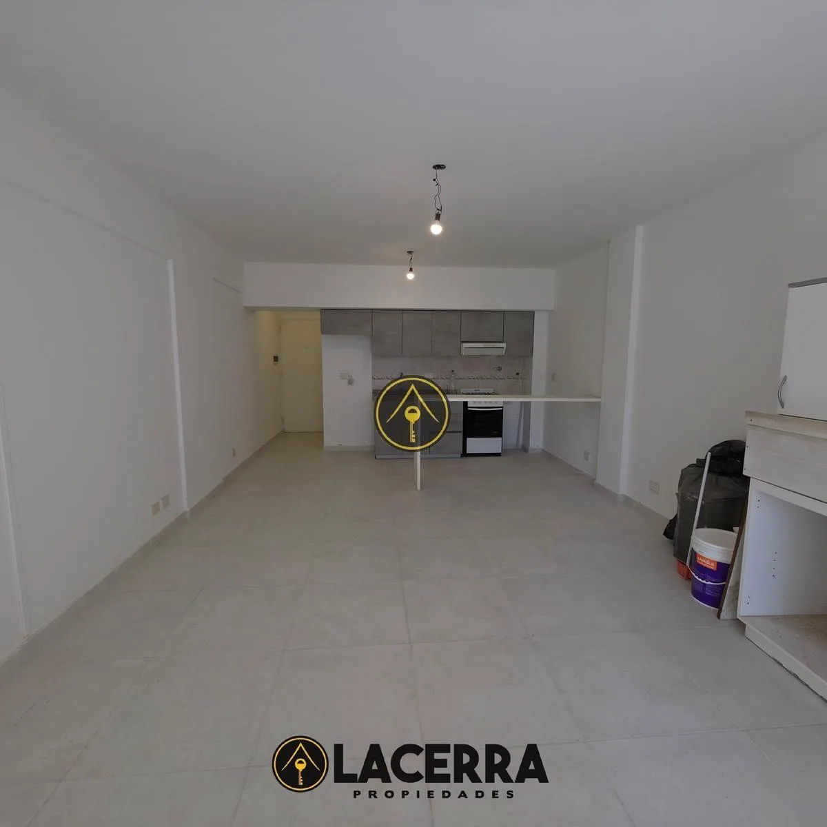 Квартира-студия на втором этаже с балконом в General San Martín