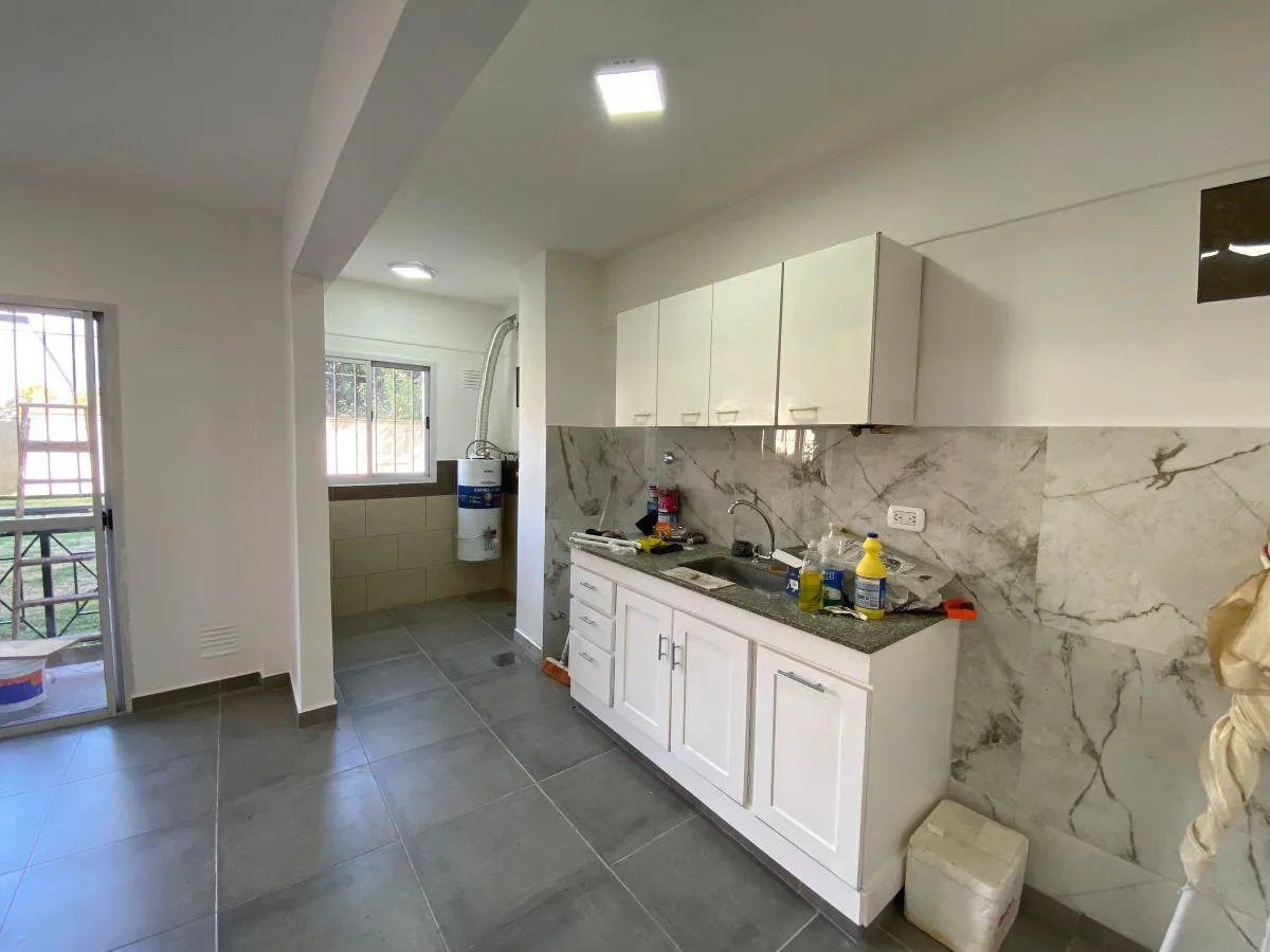 Departamento de 3 ambientes con cochera en planta baja