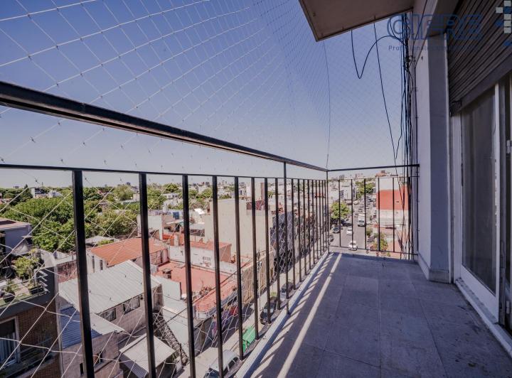 Квартира с 2 спальнями и балконом в Saavedra