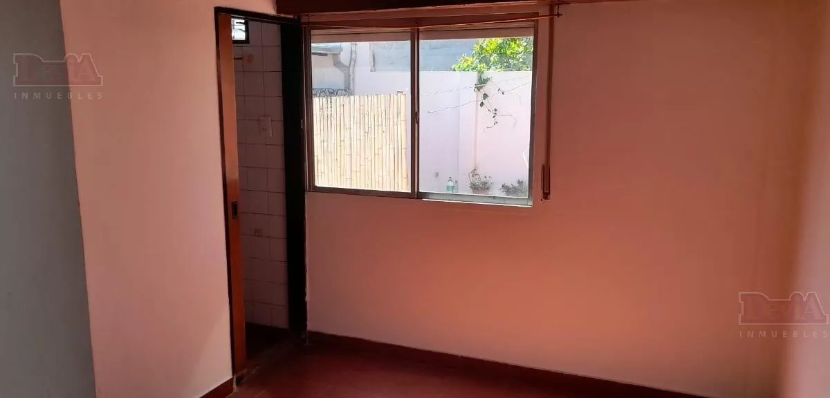 Studio apartment with small patio in Lanús