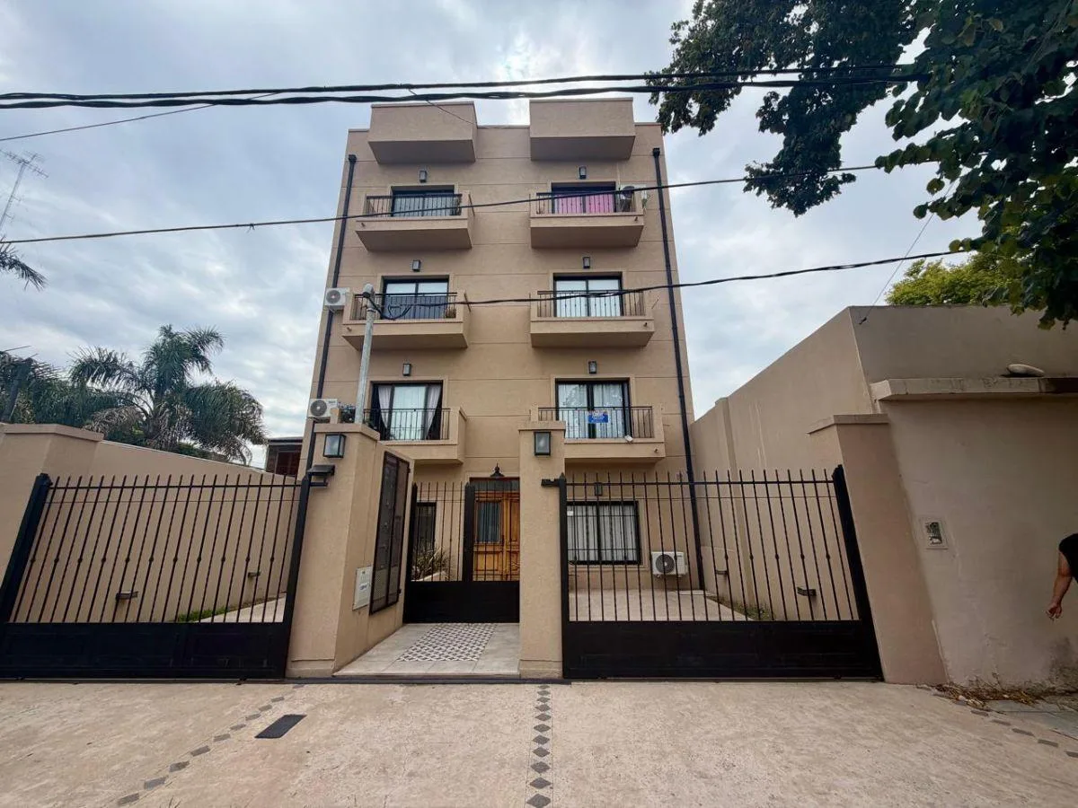 Apartamento de dois ambientes com 1 quarto e dois varandas em Merlo