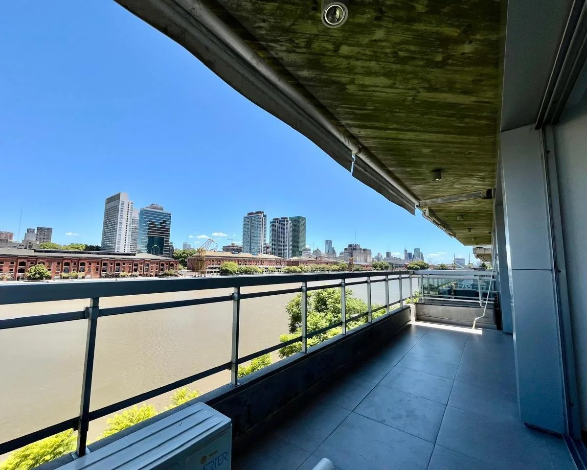 Apartamento de dois ambientes com varanda e vaga de garagem em Puerto Madero