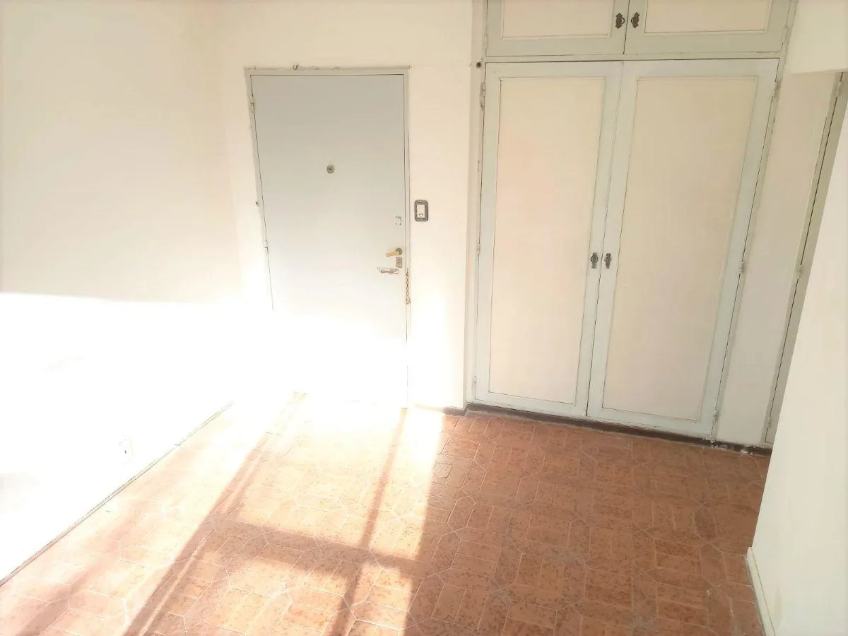 Apartamento de 3 ambientes com varanda em Lanús
