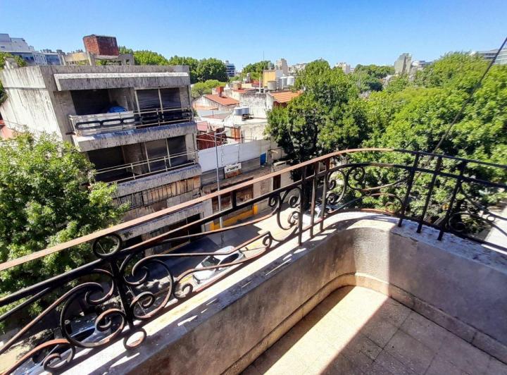 Квартира после ремонта с 2 спальнями и балконом в Boedo