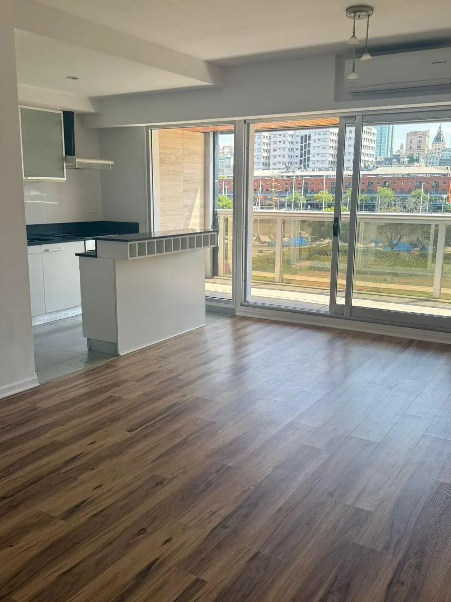 Двухкомнатная квартира с 1 спальней и парковочным местом в Puerto Madero