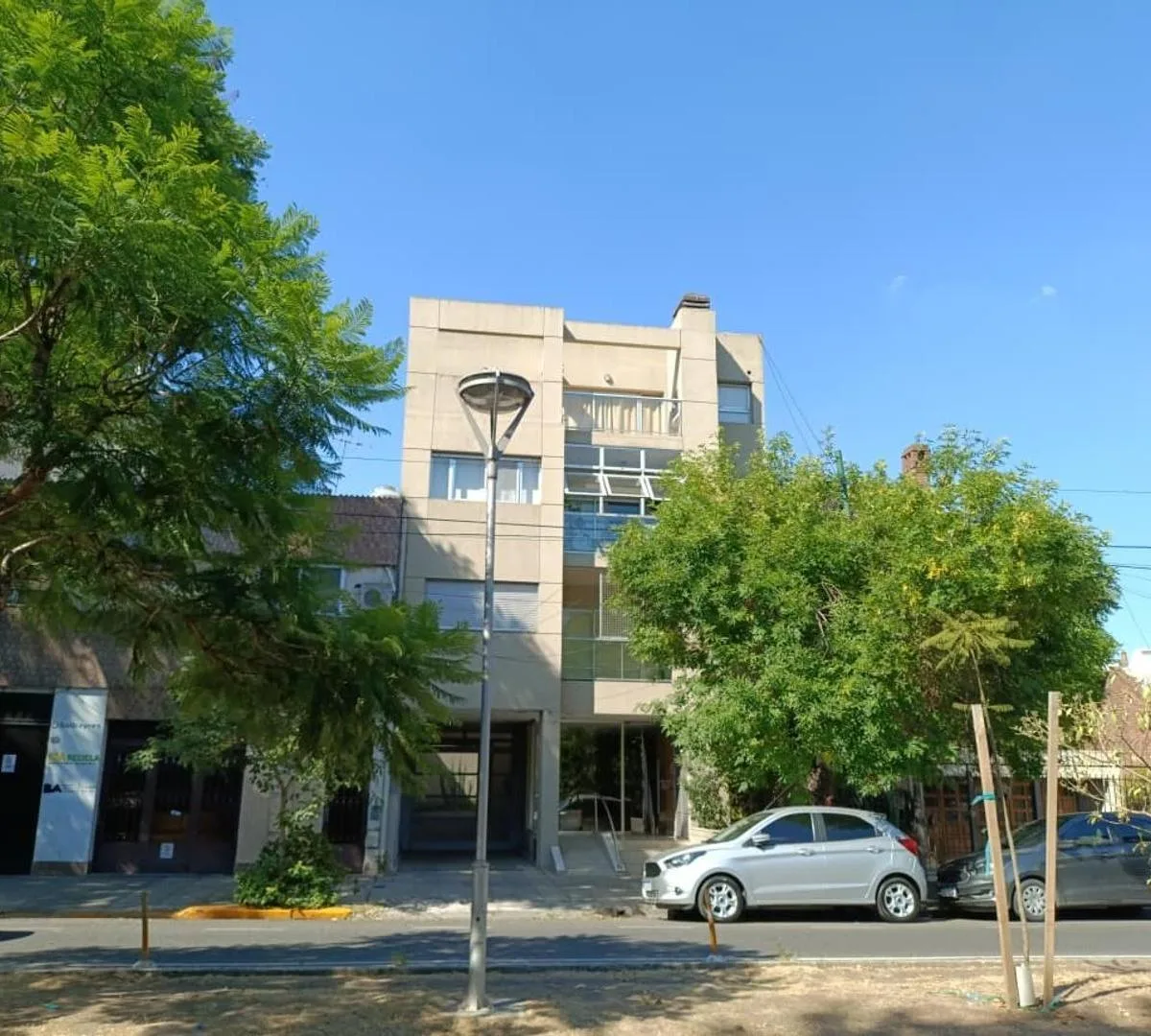 Semipiso de 3 Ambientes con Balcon Terraza Cochera y 2 Baños