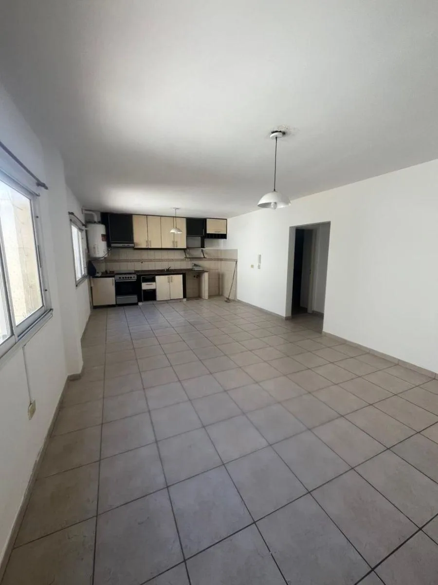 Apartamento de 3 ambientes com 2 varandas em Ramos Mejía