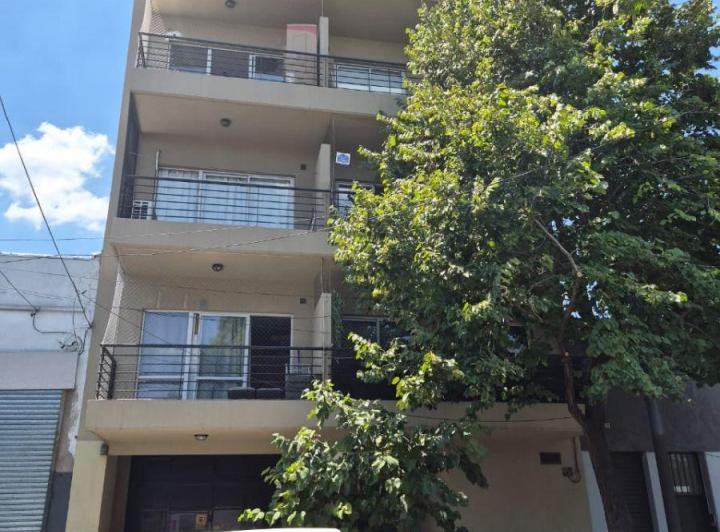 Kitnet de frente com varanda em Villa Devoto